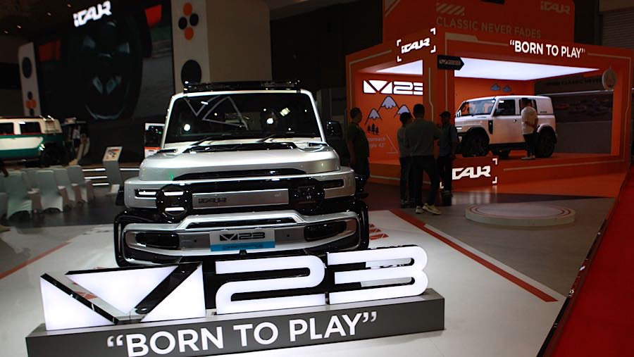Merek mobil baru asal China sub-brand Chery, iCar, resmi mengenalkan diri di IIMS dengan membawa V23 dengan harga Pre-book mulai dari Rp789 juta.