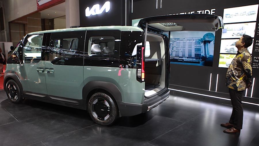 KIA juga memperkenalkan KIA PV5 yang menjadi model perdana dari inisiatif Platform Beyond Vehicle (PBV) KIA. (Bloomberg Technoz/Andrean Kristianto)
