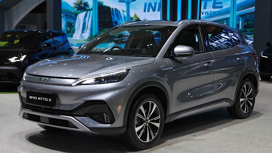 BYD resmi merilis varian terbaru Atto 3 Advanced Plus pada ajang IIMS 2026 dengan harga jual Rp415 juta. (Bloomberg Technoz/Andrean Kristianto)