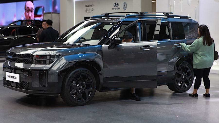 PT Hyundai Motors Indonesia (HMID) resmi meluncurkan All-New SANTA FE XRT yang ditawarkan dengan harga Rp932.400.000. (Bloomberg Technoz/Andrean K)