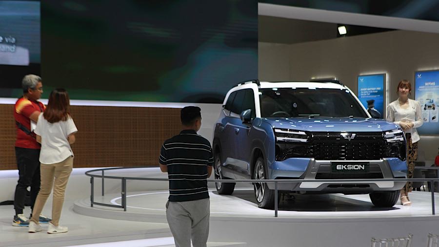 Wuling resmi memperkenalkan mobil SUV barunya di IIMS 2026 yairu Wuling Eksion dengan konfigurasi 7-seater. (Bloomberg Technoz/Andrean Kristianto)