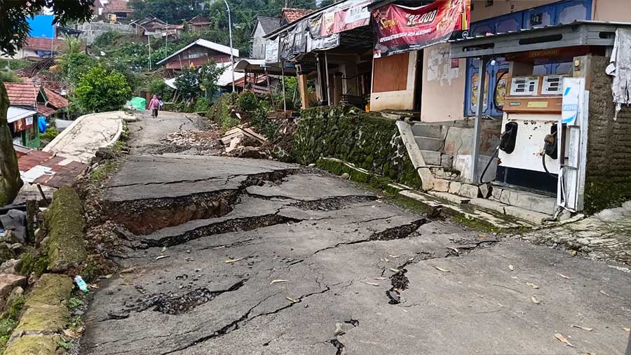 Fenomena pergerakan tanah di Desa Padasari, Kecamatan Jatinegara, Kabupaten Tegal, Jawa Tengah. (Dok BNPB)