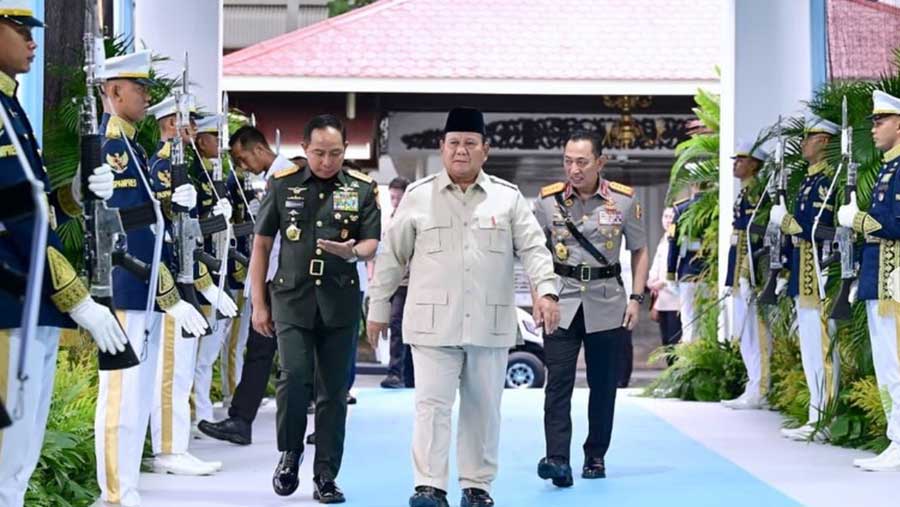 Presiden Prabowo Subianto memberikan taklimat kepada para peserta Rapim TNI dan Polri (Dok. via Instagram @kemensetneg.ri)