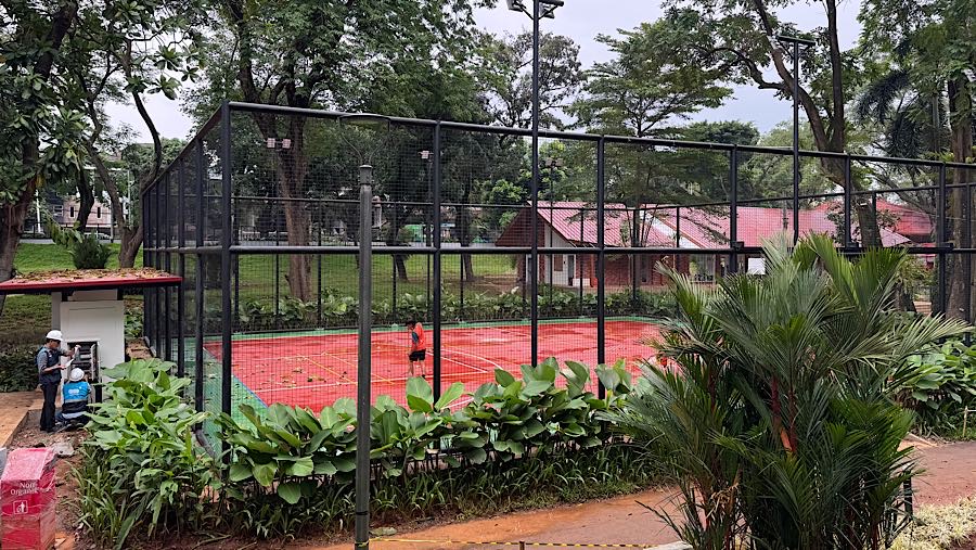 Berbagai fasilitas olahraga publik disiapkan guna menunjang aktivitas pengunjung. (Bloomberg Technoz/Andrean Kristianto)