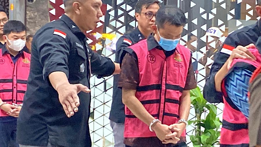 Kejagung tetapkan 11 tersangka penyidikan dugaan korupsi ekspor CPO dan produk turunannya periode 2022-2024. (Bloomberg Technoz/Dovana Hasiana)