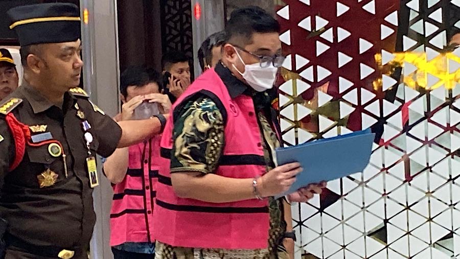 Kejagung tetapkan 11 tersangka penyidikan dugaan korupsi ekspor CPO dan produk turunannya periode 2022-2024. (Bloomberg Technoz/Dovana Hasiana)