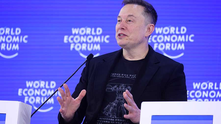 Musk mengalihkan fokus ke bulan (Bloomberg)