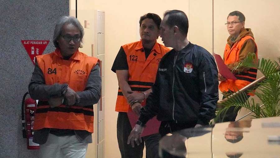 KPK melakukan penangkapan terhadap terduga pelaku tindak pidana korupsi terkait pengajuan restitusi pajak di KPP Madya Banjarmasin (Dok. KPK)