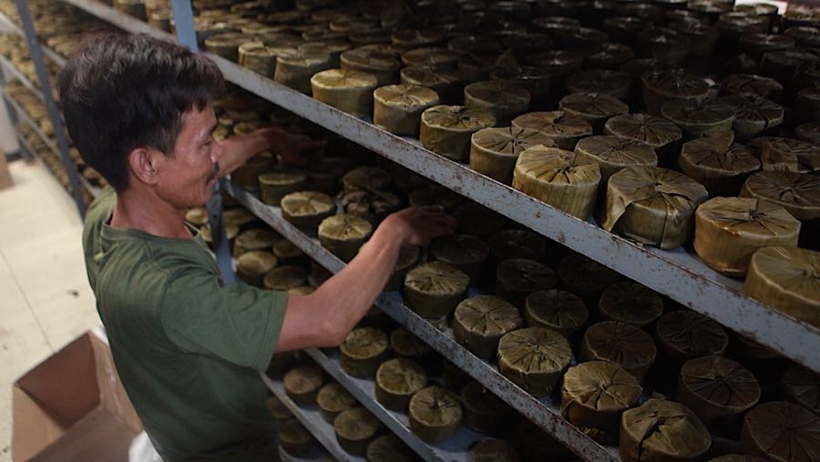 Kue keranjang dipercaya masyarakat Tionghoa sebagai harapan peningkatan rezeki, kemakmuran, dan kebahagiaan yang lebih baik di setiap tahunnya.