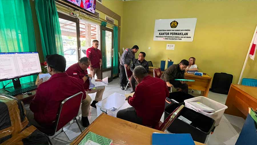 Kejati Kaltara Geledah Kantor Perwakilan Pengawasan Kementerian ESDM di Kaltara. (Dok. Kejati Kaltara)