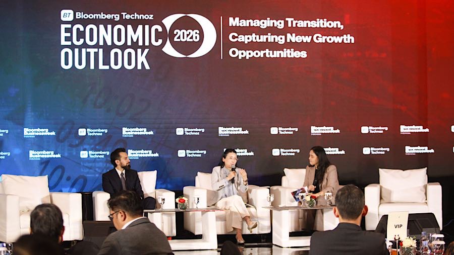 Chief Asia Economist Bloomberg Economics, Chang Shu (tengah) saat Bloomberg Technoz Economic Outlook 2026, Kamis (12/2/2026) (Bloomberg Technoz/Andre)