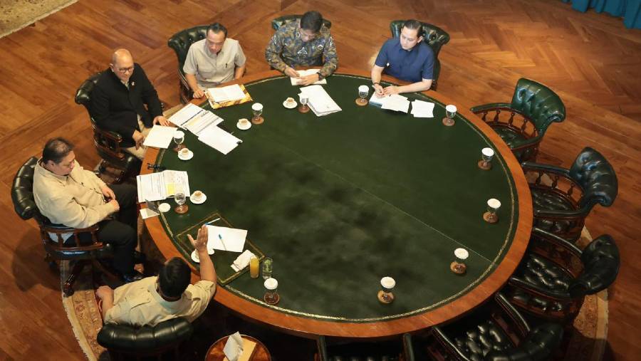 Pertemuan Prabowo Subianto dengan sejumlah menteri bidang ekonomi. (dok. Biro Pers, Media, dan Informasi Sekretariat Presiden)