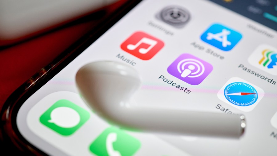Layanan Podcast yang Apple populerkan. Kini Apple jauh tertinggal dari para 'pengekornya'. Dok: Bloomberg
