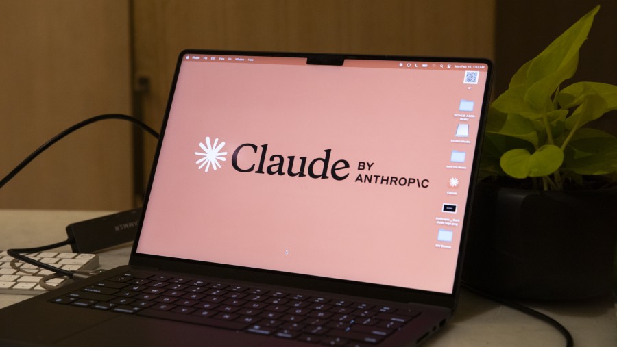 Claude Sonnet 4.6 dari Anthropic. Bloomberg