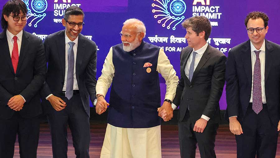 Modi Mempromosikan India sebagai Pusat AI Terjangkau di KTT New Delhi (Bloomberg)