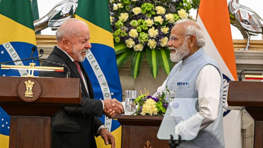 Luiz Incio Lula da Silva dan Narendra Modi di New Delhi pada 21 Februari 2026. (Prakash Singh/Bloomberg)