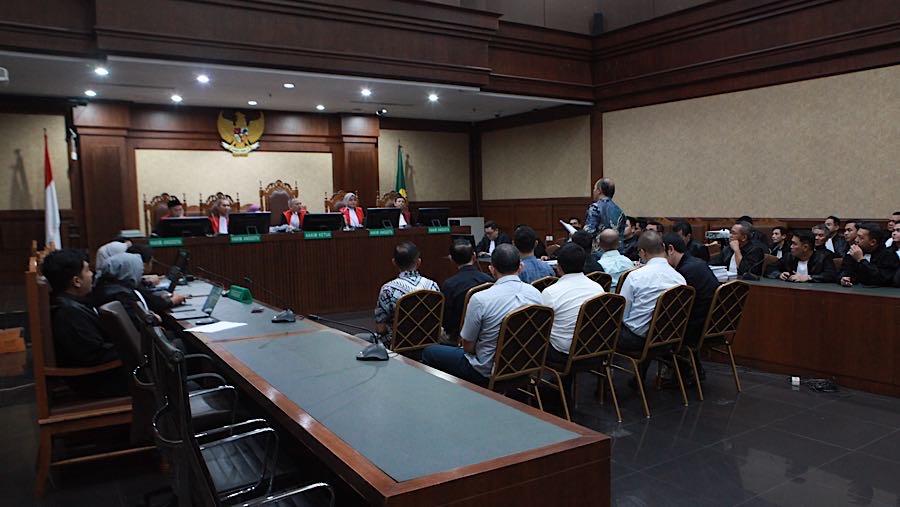 Suasana sidang pembacaan duplik kasus dugaan korupsi tata kelola minyak mentah di Pengadilan Tipikor, Selasa (24/2) (Bloomberg Technoz/Andrean)