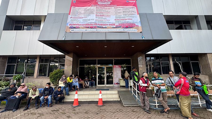 Sementara pemberangkatan penumpang dilakukan 17 Maret 2026 di Terminal Terpadu Pulo Gebang. (Bloomberg Technoz/Andrean Kristianto)