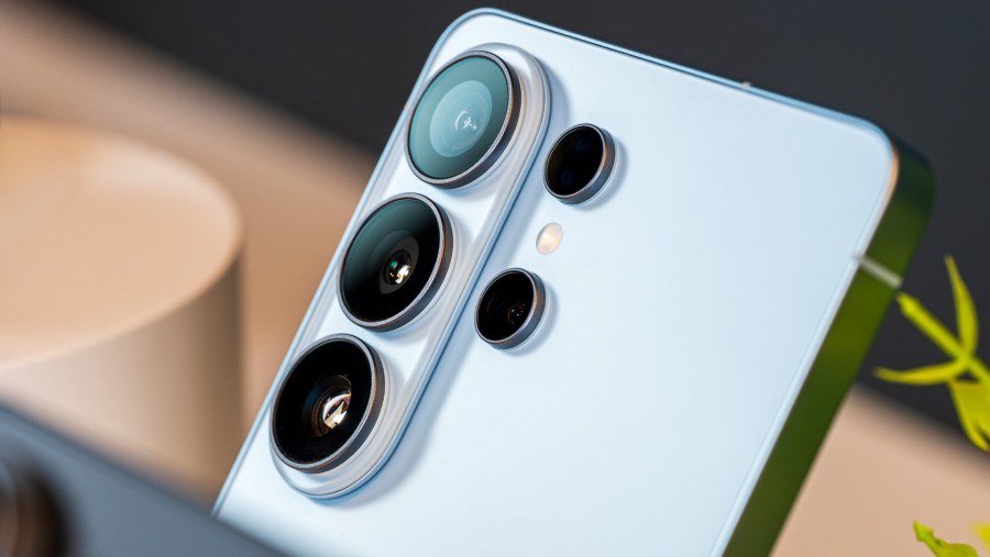 Fitur kamera pada perangkat terbaru Samsung Galaxy S26 Ultra. dok: Chris Welch/Bloomberg
