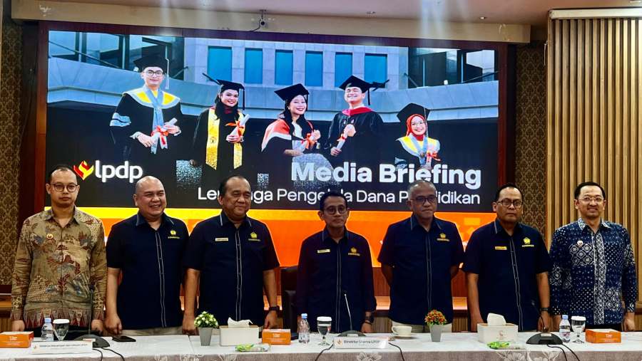 Keterangan pers dari jajaran Lembaga Pengelola Dana Pendidikan (LPDP), dipimpin Plt Direktur Utama Sudarto. Dok: Mis Fransiska Dewi