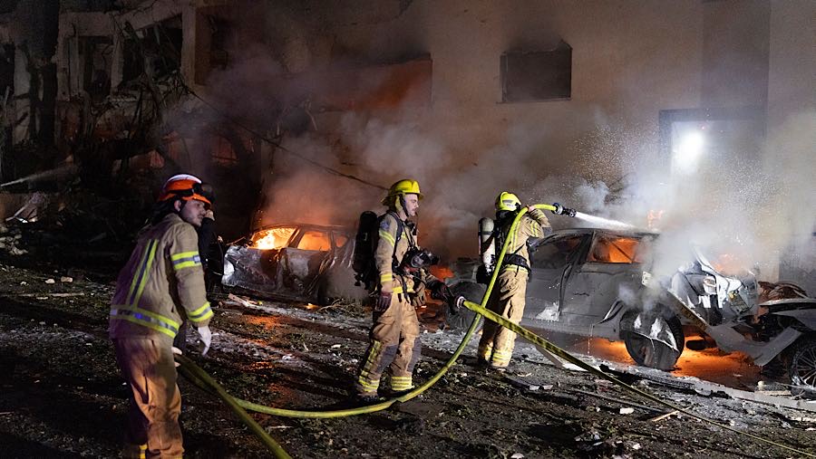 Sirene berbunyi di wilayah Israel bagian tengah pada Sabtu malam (28/2). (Kobi Wolf/Bloomberg)