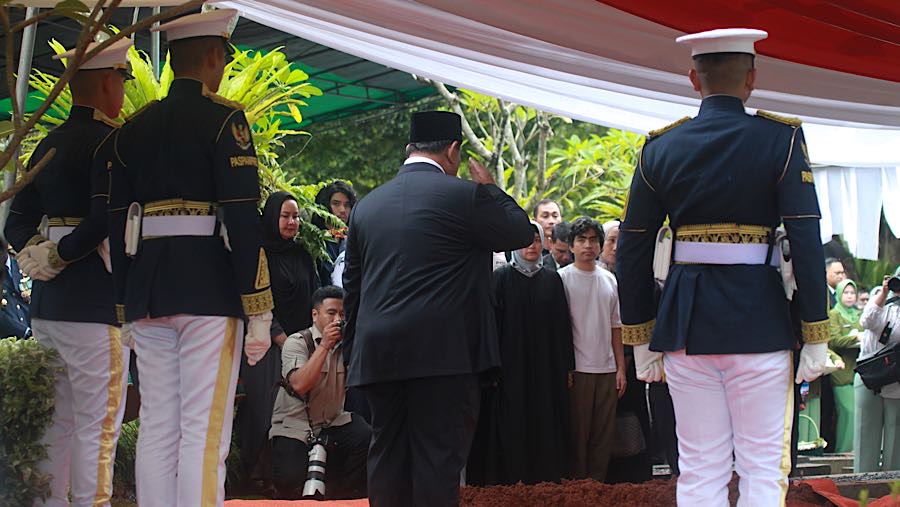Pemakaman Wakil Presiden ke-6 tersebut bakal dilakukan sesuai prosedur tetap (Protap) yang berlaku. (Bloomberg Technoz/Andrean Kristianto)