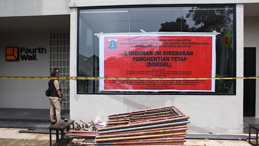 Sebelumnya Sudin CKTRP telah menempuh prosedur administratif berupa Surat Peringatan Pertama (SP1), SP2, dan SP3 (Bloomberg Tecnoz/Andrean Kristianto)