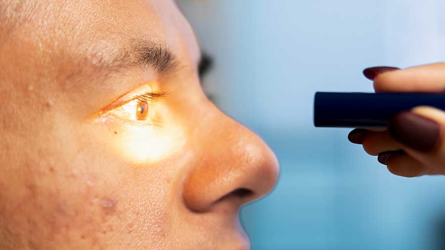 Ilustrasi sakit mata (Envato)