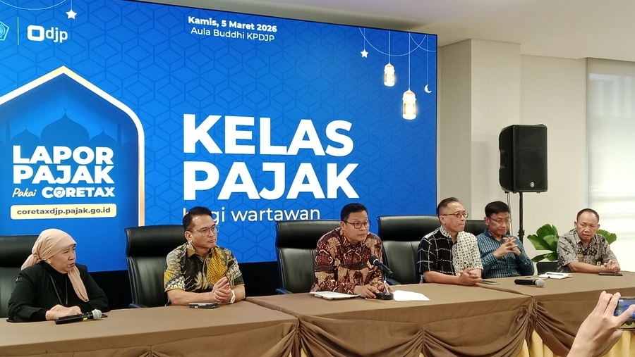 Direktur Jenderal Pajak Bimo Wijayanto (Tengah) dalam Kelas Pajak bagi Wartawan, Jumat (6/3/2026) (Bloomberg Technoz/ Pramesti Regita Cindy)