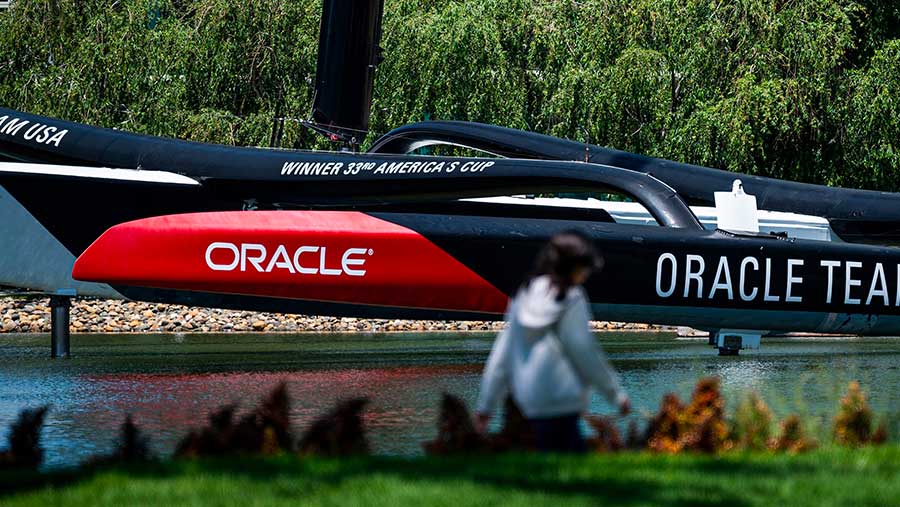 Oracle Berencana Memangkas Ribuan Karyawan di Tengah Krisis Keuangan Akibat AI (Bloomberg)