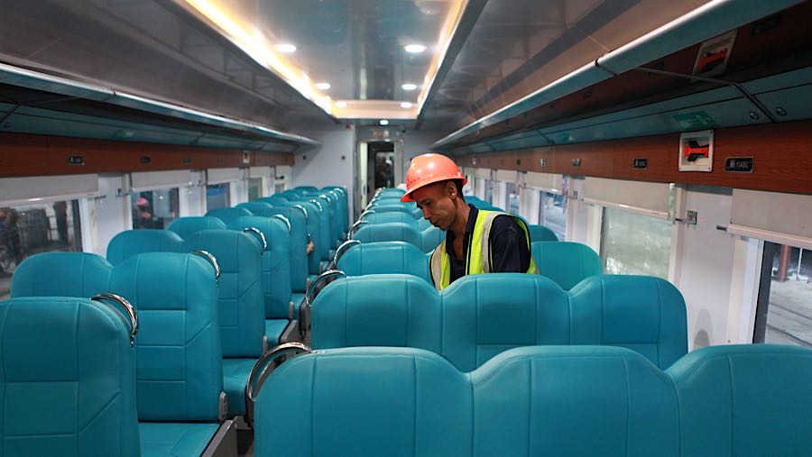 Kereta ini mengadopsi model kereta ekonomi subsidi (Public Service Obligation/PSO) yang dikenal memiliki kapasitas angkut besar. (Bloomberg Technoz)