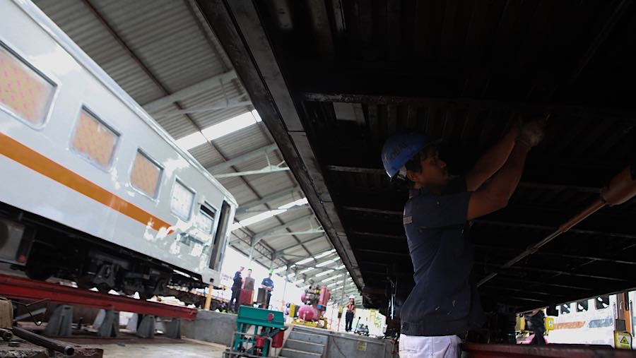 Kereta Ekonomi Kerakyatan adalah hasil modifikasi Balai Yasa Manggarai untuk mudik Lebaran 2026. (Bloomberg Technoz/Andrean Kristianto)