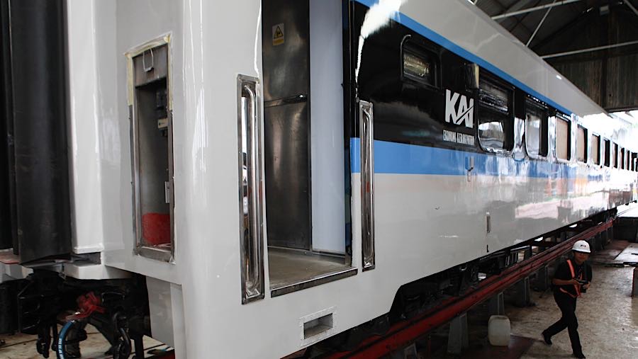 PT Kereta Api Indonesia (Persero) [KAI] mengenalkan Kereta Ekonomi Kerakyatan. (Bloomberg Technoz/Andrean Kristianto)