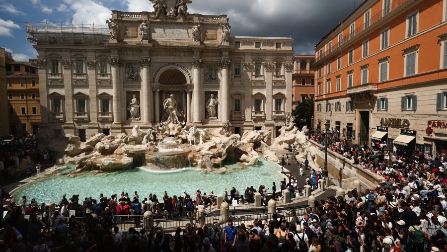 Pemandangan Air Mancur Trevi di Roma pada Mei 2025. Fotografer: Jakub Porzycki/NurPhoto/Getty Images. Sumber: Bloomberg Businessweek