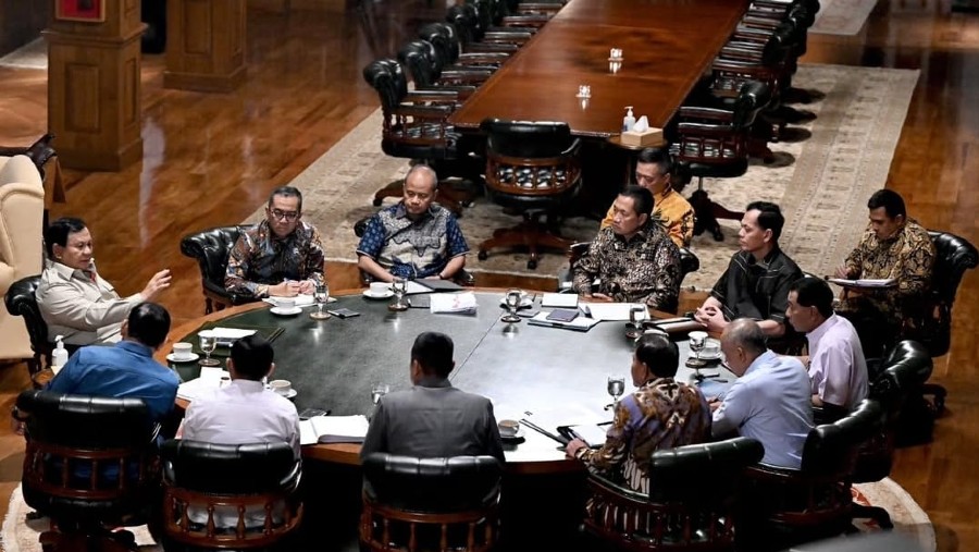 Presiden Prabowo Subianto gelar lima rapat di Hambalang. (IG @sekretariat.kabinet)