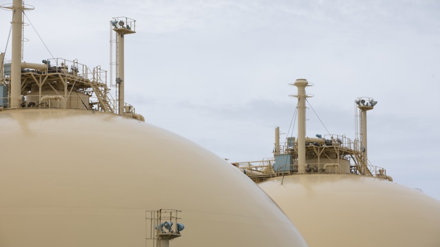 Tangki penyimpanan LNG./dok. Bloomberg
