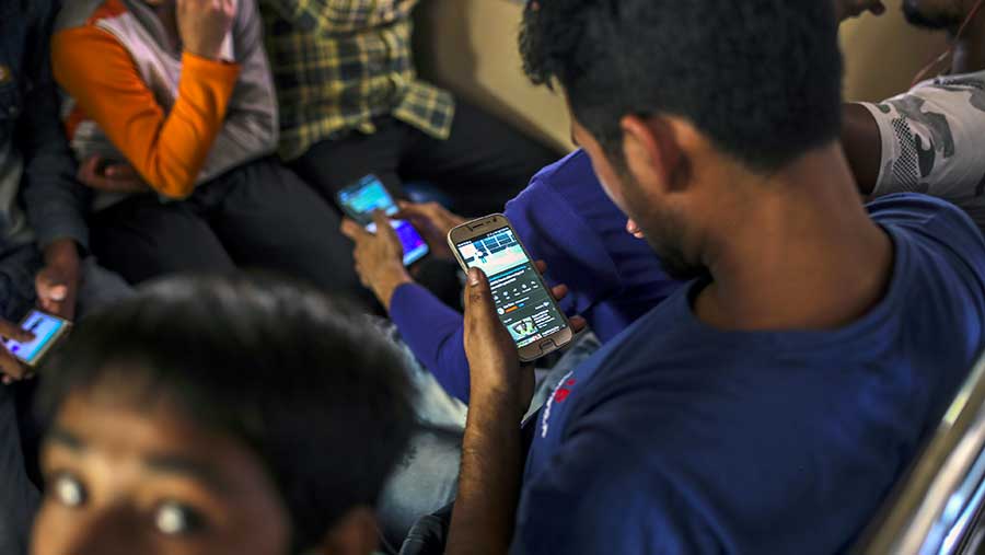 Larangan Media Sosial Global Semakin Meningkat, Terutama di India dan india (Bloomberg)