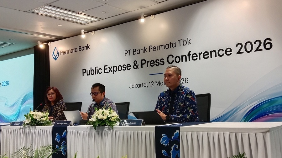 Rudy Basyir Ahmad Direktur Keuangan dan Unit Usaha Syariah Permata Bank (tengah) dalam Paparan Publik, Kamis (12/3/2026) (Bloomberg Technoz/ Pramesti)