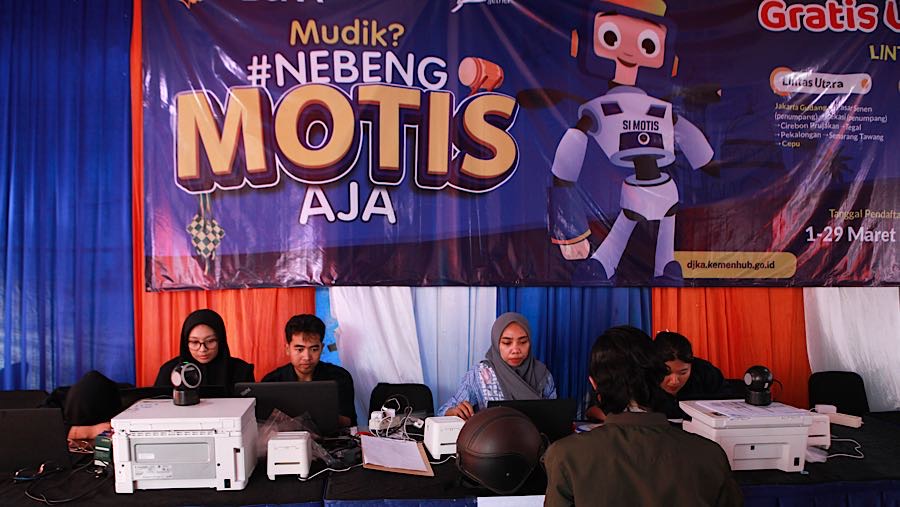 Program tersebut diharapkan dapat menekan angka kecelakaan lalu lintas selama musim mudik. (Bloomberg Technoz/Andrean Kristianto)