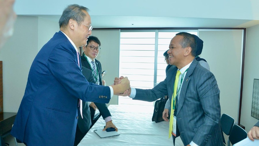 Menteri ESDM Bahlil Lahadalia saat pertemuan bilateral dengan Minister for Main Power and Minister Science Singapura (15/3/2026)./dok. ESDM