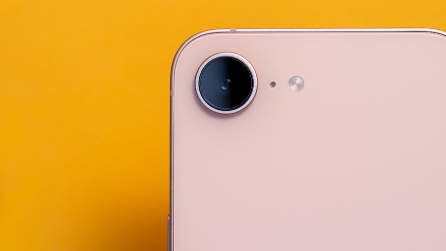 iPhone 17e. Chris Welch/Bloomberg