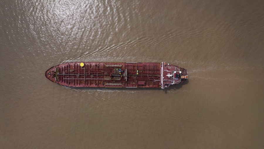 Pengapalan minyak melalui tanker./Bloomberg-Qilai Shen