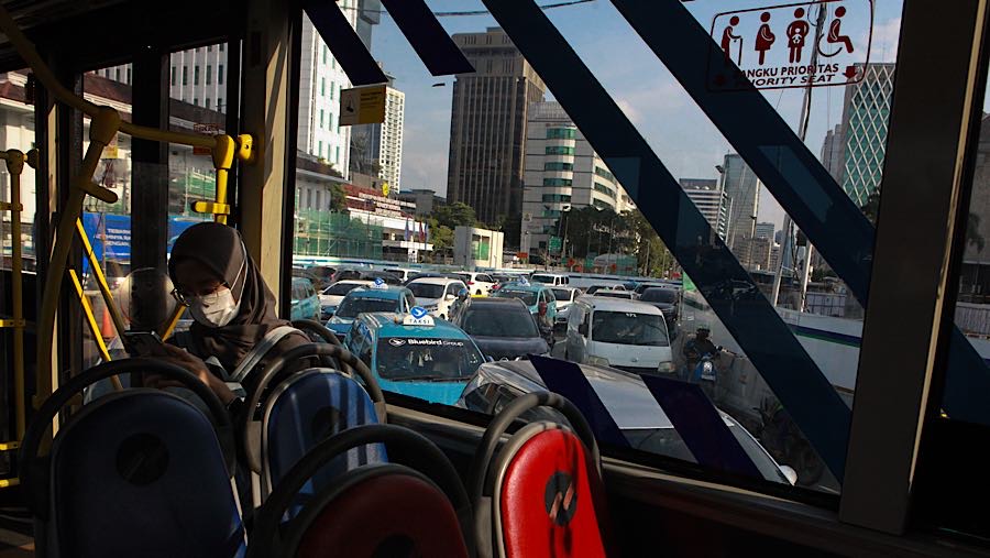 Kebijakan tersebut diterapkan untuk memberikan kelonggaran kepada masyarakat agar dapat melakukan perjalanan mudik lebih awal.