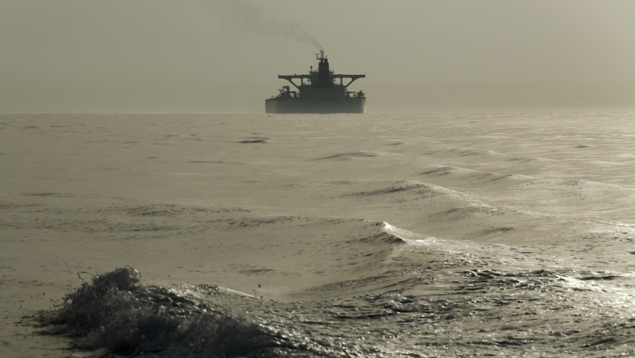 Sebuah kapal tanker minyak di Laut Mediterania (Fotografer: Marcelo del Pozo/Bloomberg)