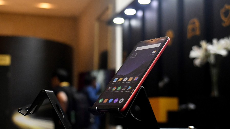 Ilustrasi HP Poco dari Xiaomi Corp. dok: Anindito Mukherjee/Bloomberg