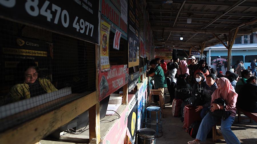 Moda transportasi bus dipilih karena menawarkan keunggulan berupa jadwal keberangkatan yang beragam serta jangkauan rute yang luas (Bloomberg Technoz)