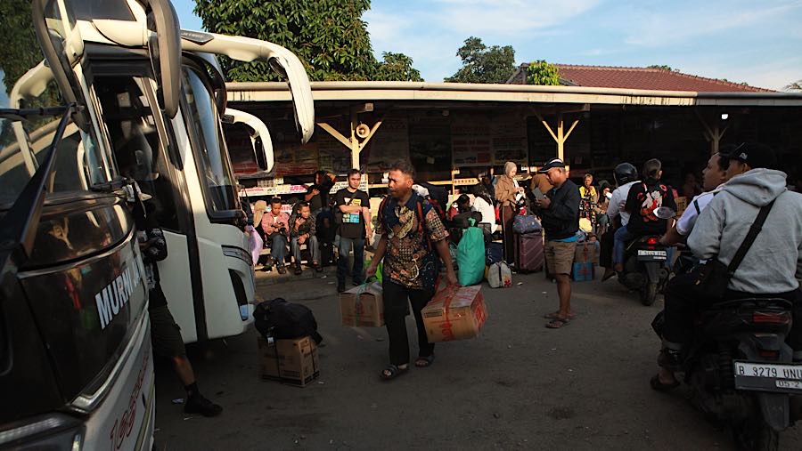 Dari hasil survei pergerakan masyarakat, sekitar 50,6% atau setara sekitar 143,91 juta orang akan melakukan perjalanan mudik libur Lebaran 2026.