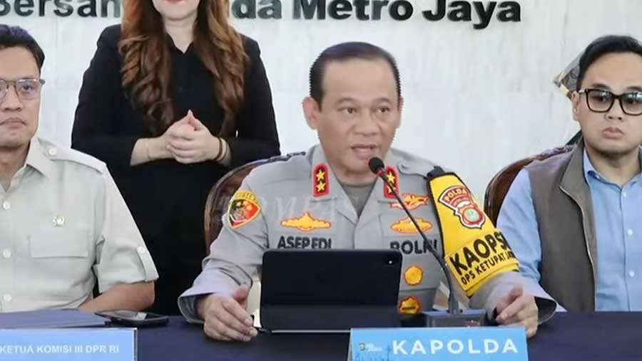 Polda Metro umumkan pelaku penyiraman air keras ke Andrie Yunus (Tangkapan layar YouTube KompasTV)