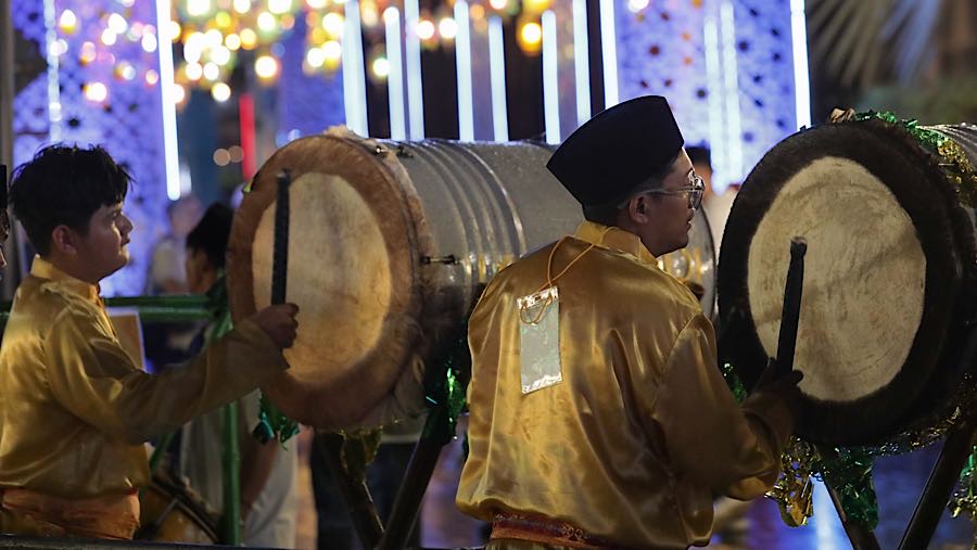 Sejumlah rangkaian acara disiapkan untuk meramaikan malam takbiran, mulai dari Rampak Bedug, Festival 1.000 Bedug. (Bloomberg Technoz/Andrean)