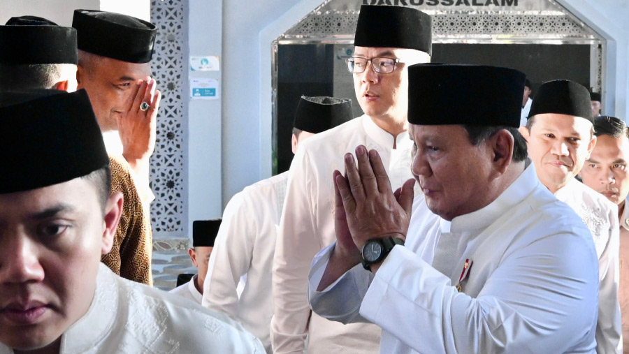 Presiden Prabowo Subianto menunaikan salat Idulfitri 1447 Hijriah di Masjid Darussalam, Aceh Tamiang. (Dok. Biro Pers Sekretariat Presiden)